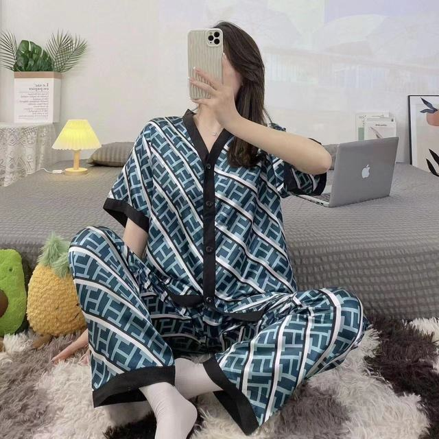 Pijama De Luxo - Toque Seda Azul Manga Curta / P Feminino