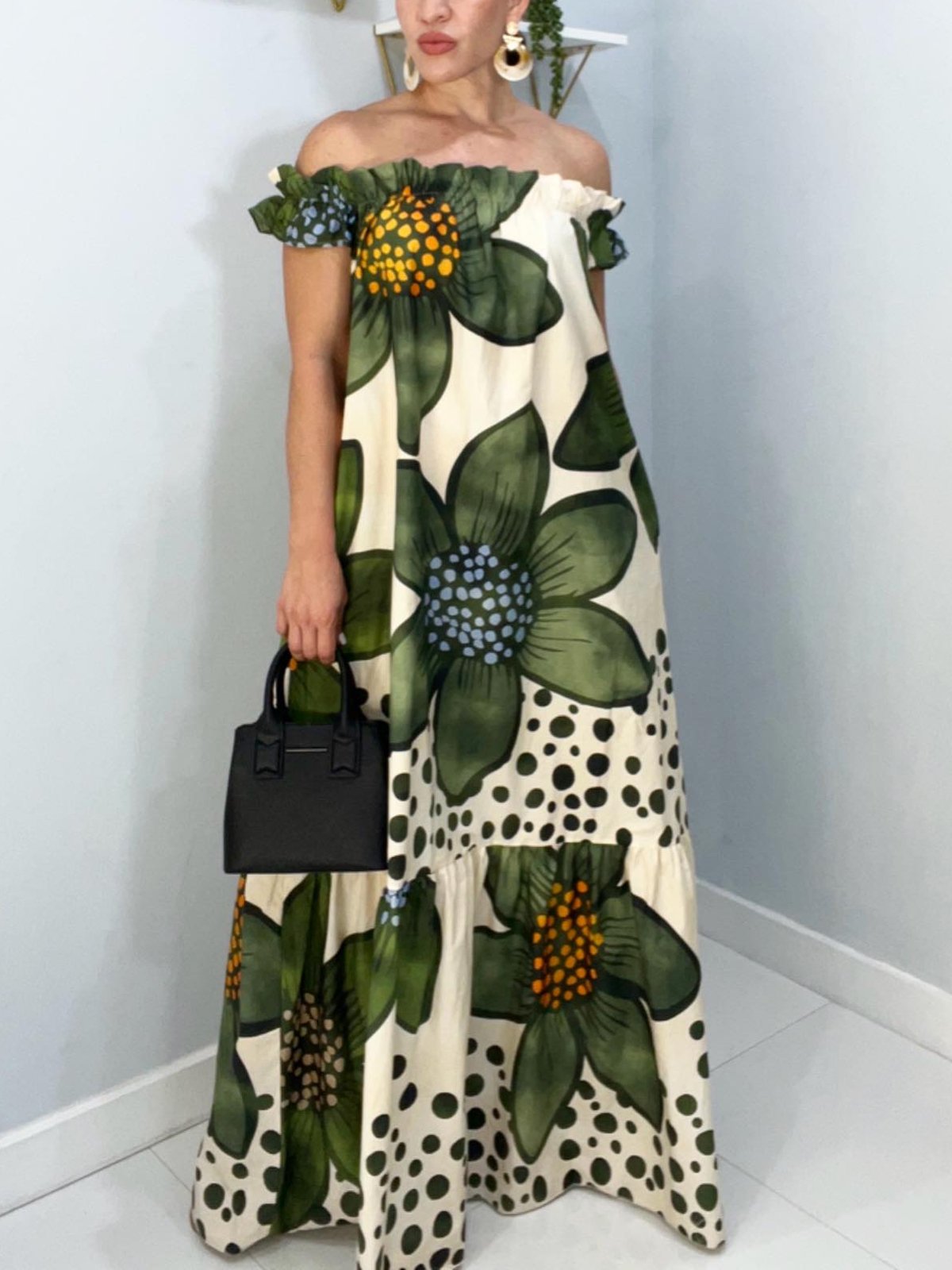 Vestido Longo Solto Com Ombros Descobertos E Estampa Floral Para Férias